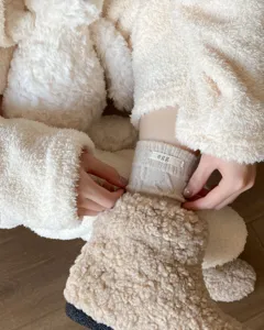 Verdickte kuschelige Woll-Stulpensocken mit Stoffetikett fuer Damen im Winter warm
