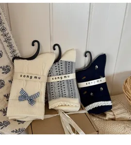 Set di calzini in cotone da donna, fiocco carino e motivi floreali, comodi per invernali.