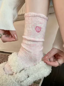 Calze in maglia di lana spessa con ricamo a cuore dolce per autunno e inverno calde e comode.