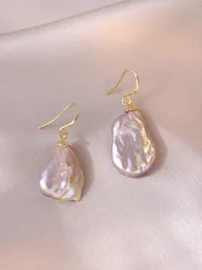 Boucles d'oreilles perles baroque iridescentes rose violet avec crochets d'or femme