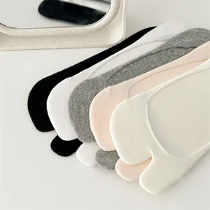 Close-up detail of cotton split-toe invisible socks, anti-slip low-cut design for daily wear.