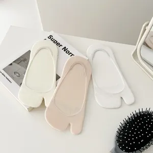 Cotton two-toe invisible socks, anti-slip low-cut tabi design, comfortable spring footwear.