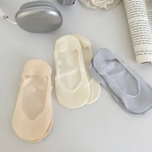 Womens summer thin shallow mouth invisible boat socks, breathable ice silk anti slip socks.