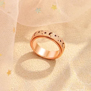 Anello antistress rotante in acciaio inossidabile color oro rosa con motivo stelle e luna.