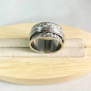 Anillo giratorio de acero inoxidable estilo bohemio patron floral anti estres joyeria detalle