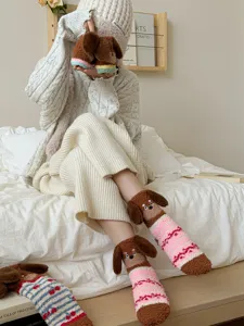 Comode calze invernali in peluche con dolci orecchie da bassotto e morbido pile per la casa.