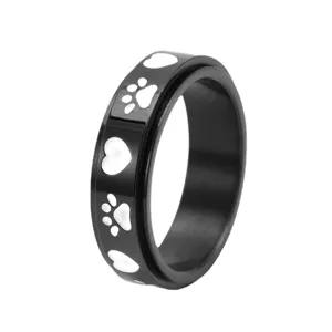 Edelstahl Spinner Ring für Damen mit wunderschönen Pfotenabdruck und Herzmustern.