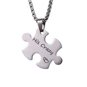 Collier pendentif puzzle couple en acier inoxydable avec lettrage gravé et motifs de cœur.