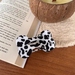 Kleine knochenfoermige Haarklamm schwarz weiss Kuhmuster aesthetische Haarspange fuer Frauen.
