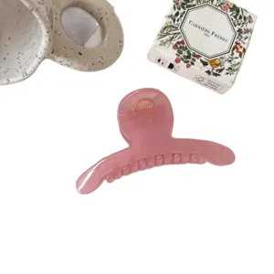 Pince à cheveux rose unie, accessoire de cheveux élégant français classique pour femmes.