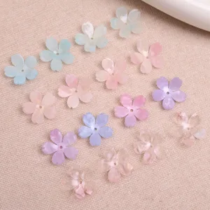Ciondoli di fiori in acetato lucido, perfetti per accessori per capelli fai-da-te.
