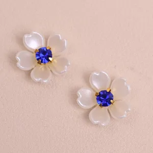 Exquisite white five-petal flower pearl resin patch with blue rhinestone center for DIY crafts.