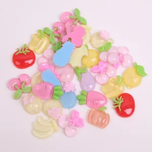 Simpatici ciondoli di frutta in resina cartone animato cabochon trasparenti per custodia
