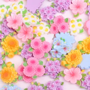 Cabochons de fleurs en résine mélangées avec feuilles pour accessoires DIY, pinces et coques.