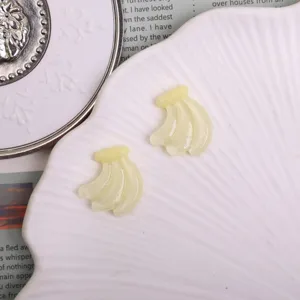 Simpatici ciondoli di banana in resina cabochon di frutta trasparenti per accessori fai da te