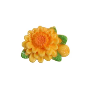 Accessoire artisanal fleur chrysanthème jaune, bricolage barrette et patch pour coque de téléphone.