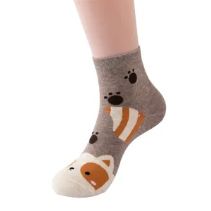 Chaussettes mi-mollet en coton pour femmes avec motif chiot mignon, respirantes et confortables.