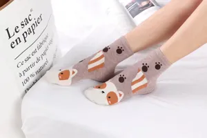 Chaussettes mi-mollet en coton pour femme avec motif chien mignon, respirantes et confortables.