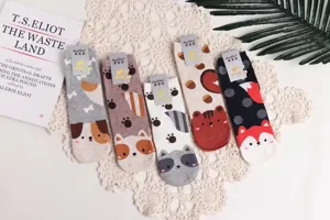 Chaussettes mi-hautes en coton à motifs d'animaux mignons, respirantes et confortables.
