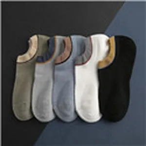 Détail chaussettes invisibles homme basses, coton fond éponge chaussettes bateau couleurs.