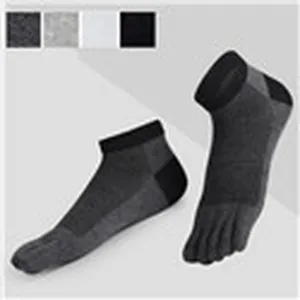 Chaussettes de sport à cinq orteils pour hommes, semelle éponge respirante et confortable.