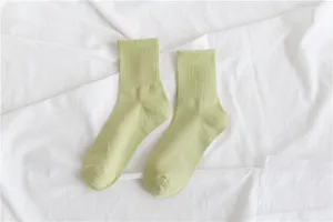 Women cotton mid-tube socks, solid casual green crew socks for daily wear, comfortable style.