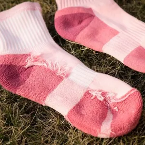 Gepolsterte Damen Sportsocken mit angerauter Sohle für Laufen, Wandern und Outdoor.