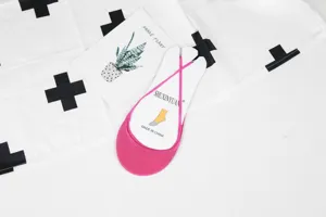Calzini invisibili barca rosa sottili da donna, cotone estivo con carta di imballaggio.