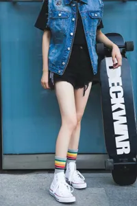 Women's trendy mid-calf striped socks, colorful rainbow athletic cotton socks for daily street wear detail.