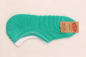Chaussettes de sport invisibles basses éponge homme vertes, vue de détail en coton doux.