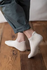 Thickened terry bottom men's boat socks detail view, comfortable athletic short socks.