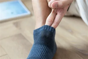 Men's low-cut breathable athletic boat socks with cushioned loop design for daily running sports