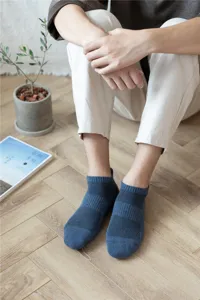 Men's athletic towel bottom short socks, thickened and sweat-absorbing for running and hiking.