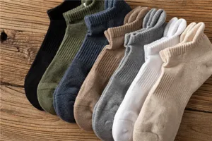 Thickened towel bottom men's athletic ankle socks, breathable sweat-absorbing short socks.