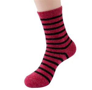 Damen Winter gestreifte Wollsocken dicke warme Wadenlange Freizeitsocken kuschelig neu.