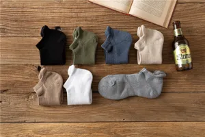 Thickened loop bottom men's athletic boat socks, sweat-absorbing and comfortable for sports.