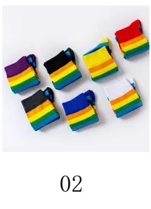 Chaussettes en coton rayées arc-en-ciel vue détaillée, chaussettes fantaisie pour hommes femmes.