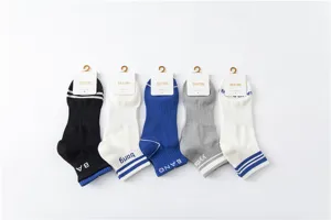 Herren Low Cut Sportsocken Set, atmungsaktive Baumwolle Knöchelsocken mit Buchstabenstickerei.