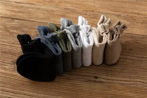 Men thickened loop athletic short socks detail view, comfortable sweat-absorbing design.