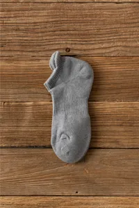Detailed view of thick athletic towel bottom men's short boat socks, perfect for outdoor running.