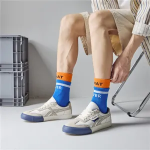 Herren stilvolle Mittelsocken aus Baumwolle mit buntem Blockdesign für bequemen Alltag.