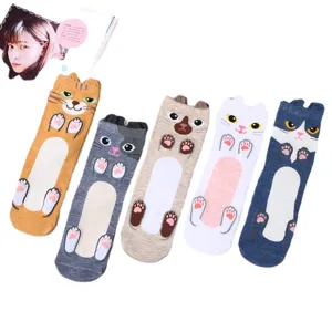 Cute cartoon cat mid-tube cotton socks for women, fun animal print casual fashion hosiery.