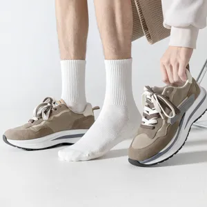 Herren Frotteesohle Sportsocken, dicke gekämmte Baumwolle Crew Socken für Basketball und Training.