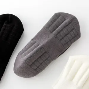 Detailansicht der sportlichen Herren-Frotteesocken mit atmungsaktiver Gitterstruktur.