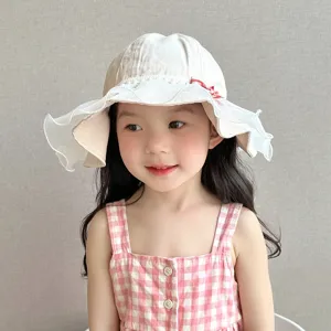 Cute baby girl sun hat with lace ruffle brim, breathable summer fisherman hat for kids.