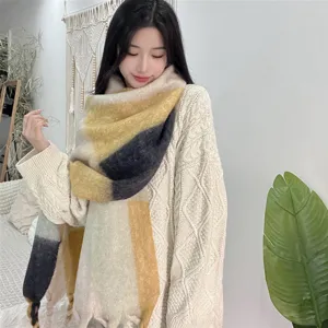 Gemütlicher, farbblockierter flauschiger Winterschal und Strickpullover für Damen, weich und warm.