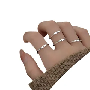 Modischer Titanstahl Buchstaben gravierter Ring, koreanischer minimalistischer Damen Ring.