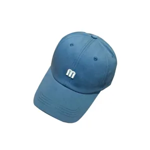 Blue casual baseball cap with M embroidery, curved brim sun hat for women and men.