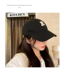 Gorra de béisbol negra para mujer con bordado R, visera curva, sombrero casual y elegante.
