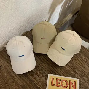 Casual embroidered baseball cap for men and women, breathable soft top summer sun hat.